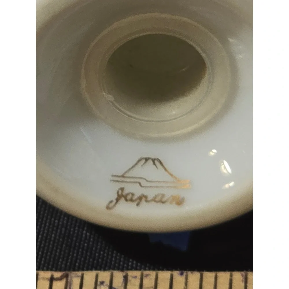 Fukagawa Arita Pattern 901 Porcelain Egg Salt Pepper Shakers Gold White Set of 2